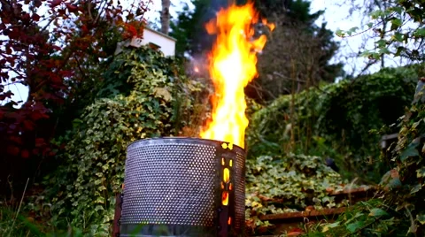 Fire burning in a drum Video stock 67678292