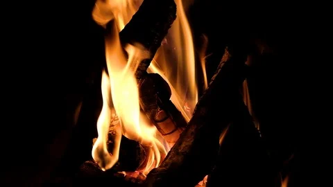 Fire burning in the fireplace. Video of fire flames over dark background Video stock 92077389