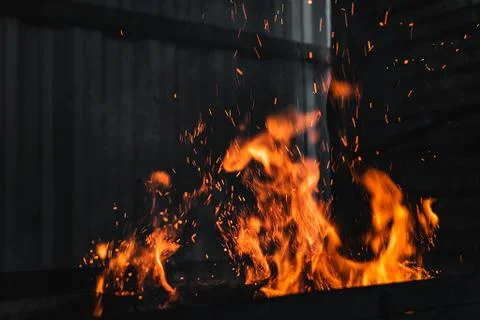 Fire burning on the grill Stock-Fotos