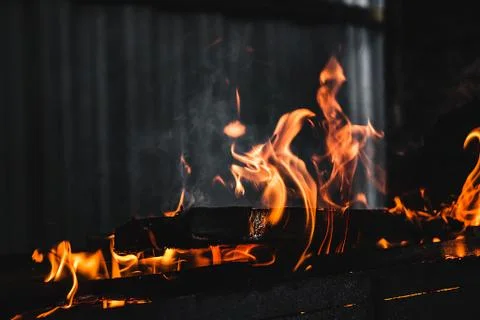 Fire burning on the grill Stock-Fotos