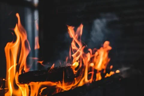 Fire burning on the grill Fotos Stock