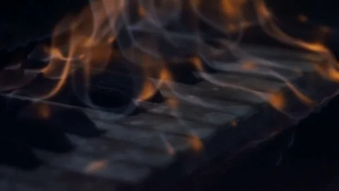 The fire is burning keys of a piano Vidéo 72320580