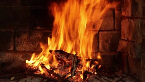 Fire. The burning logs in the orange flame. Beautiful fire burning brightly. Vidéo 135795388