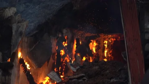 Fire burning in mine shaft Vidéo 143889480