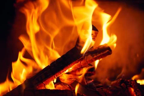 A fire burns in a fireplace, Fire to keep warm. Logs burning in a fireplace Foto stock