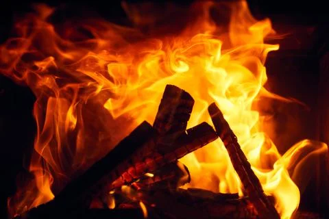 A fire burns in a fireplace, Fire to keep warm. Logs burning in Foto stock