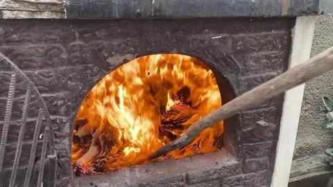 A fire burns in a fireplace. Vídeo Stock 332161005