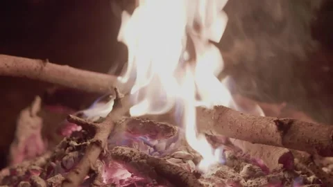The fire burns in the night Video stock 246978922
