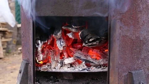 Fire burns in the stove Vídeo Stock 71984231