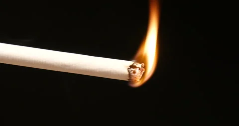 Fire on a cigarette 库存影片 162611590