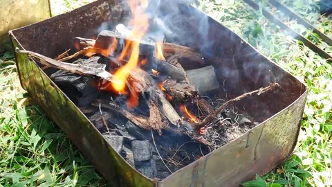 Fire for cooking or bbq, grill with charcoal. Vidéo 70187686