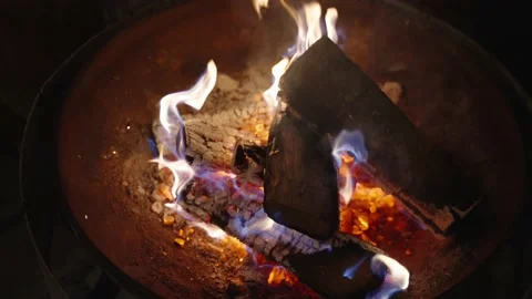 Fire crackling 库存影片 232001665