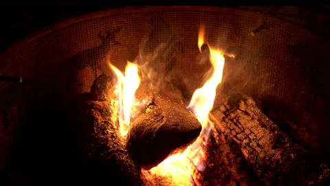 Fire crackling at night time. Stock-Footage 155927769