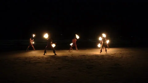 Fire dancer on a beach 스톡 동영상 27795272