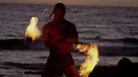 A fire dancer on the beach of Hawaii Stock Footage 76201801