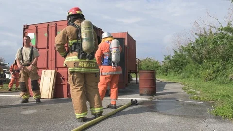 The Fire Department conducted a structural live fire training - 2018 Vídeos de archivo 104784822