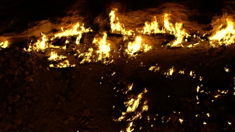 Fire detail of Gate of Hell / Darwaza crater by night, 4K, DNxHR Stock Footage 150389059