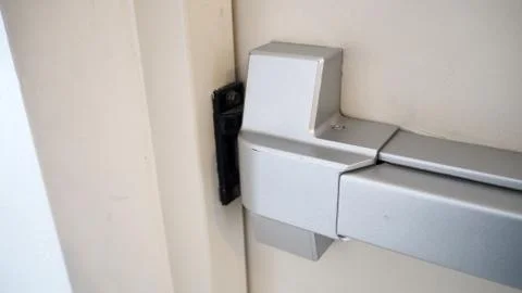 Fire door handle of Fire exit for emergency evacuation Foto stock
