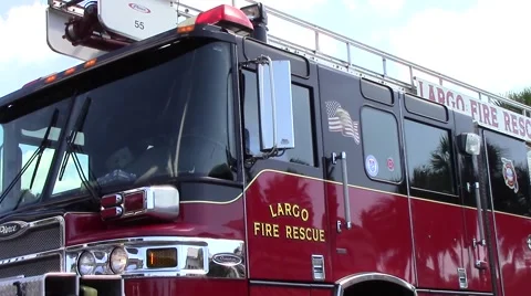 Fire Engine Leaves Scene 動画素材 42620174