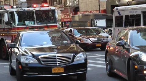 Fire engine in traffice 스톡 동영상 48070639