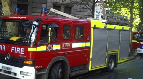 Fire Engines At Scene Vídeo Stock 8664915