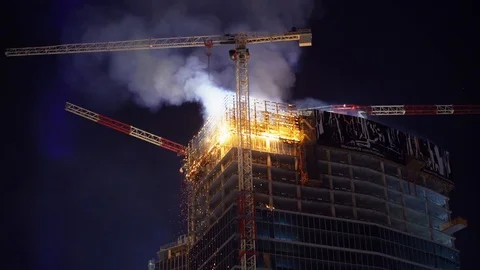 Fire Engulfs A Skyscraper Under Construction In The Warsaw Hub, Poland. Vidéo 110715509