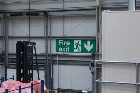 Fire exit Sign in warehouse Stock-Fotos