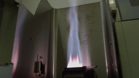 Fire experiment in laboratory Vídeo Stock 123780964