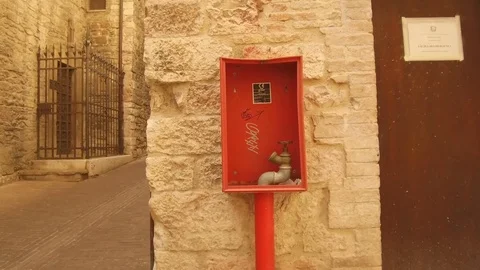 Fire extinguisher in downtown Assisi Video stock 82132997