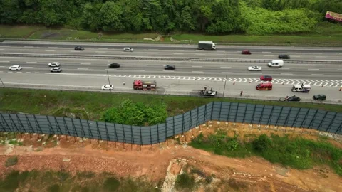 Fire Fighter Responds to Car Fire on Busy Highway Vídeos de archivo 337330394