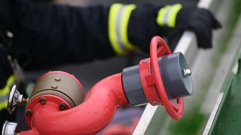 Fire fighter staying in position next to a hydrant Video stock 120938834