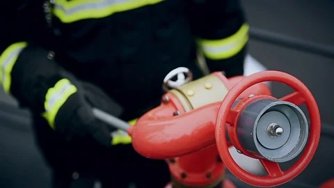 Fire fighter staying in position next to a hydrant Video stock 120938840