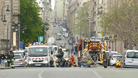 Fire fighting crews walking across boulevard after Notre Dame fire Vidéo 128464595