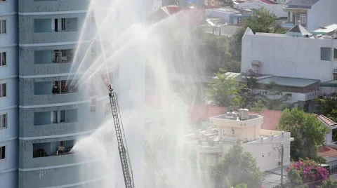Fire fighting in high rise building: rescue workers move up on plug Vidéo 66954047