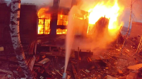 Fire. Firefighter extinguishes fire with fire barrel Video stock 55610364