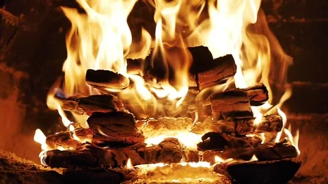 A fire in the fireplace 17 Vídeos de archivo 96001439