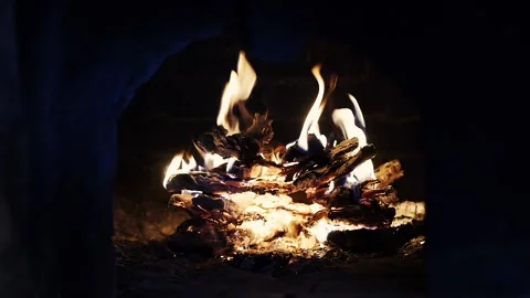 A fire in the fireplace 5 Vídeos de archivo 96002242