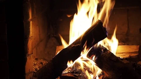 Fire in fireplace - close up Vídeos de archivo 83095215
