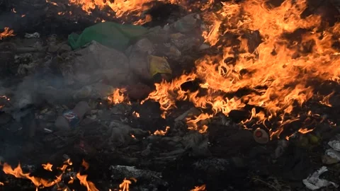 Fire Flame Burning Garbage 库存影片 133099407