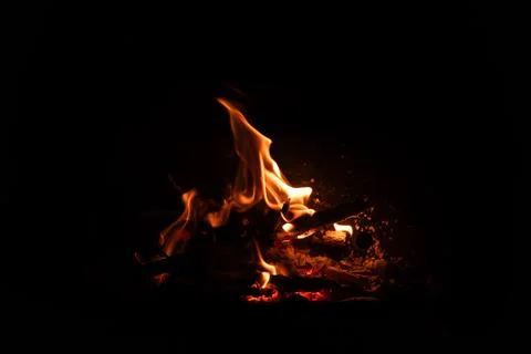 Fire flames on black background. Blazing campfire isolated on dark background Foto stock