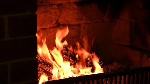 Fire in grate at angle Stock Footage 121503894