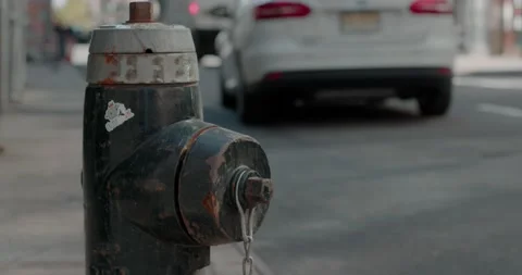 Fire Hydrant - NYC Traffic in the Background (4K) Vidéo 153099870