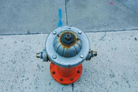 Fire hydrant is seen from above on a gray concrete surface. The hydrant has s Foto stock