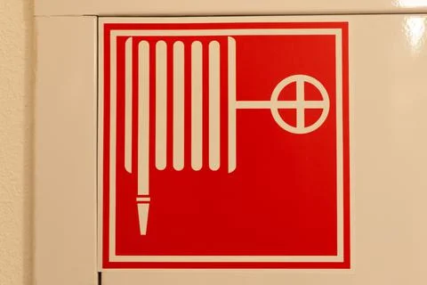 Fire hydrant sign on the wall in the corridor of the premises. Drawing of a h 스톡 사진