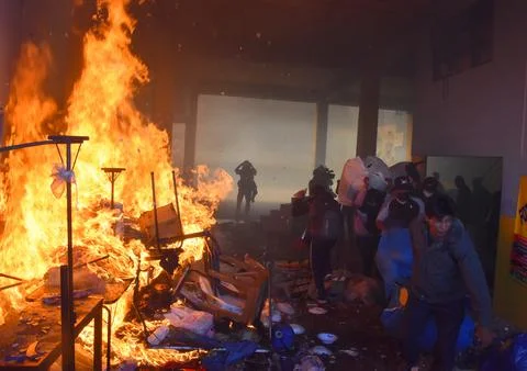 Fire inside the coca parallel market in La Paz, Bolivia - 08 Sep 2022 Fotos Stock