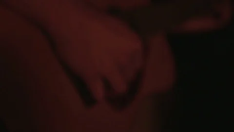 Fire Lit Hands Playing Guitar Around The Campfire Vidéo 70405449