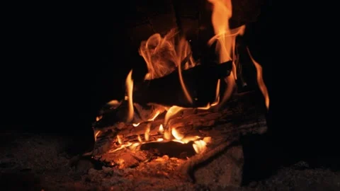 Fire. logs are burning in the Russian national oven Vidéo 133079116