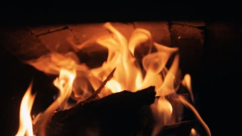 Fire. logs are burning in the Russian stove 库存影片 133079428