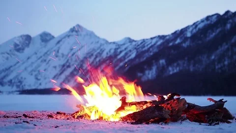 Fire in the mountains in the snow Video stock 74098398
