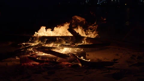 A fire on a night beach Video stock 150128280